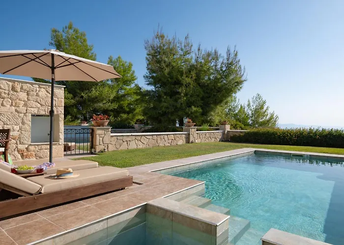 Sunny Tria Villa *