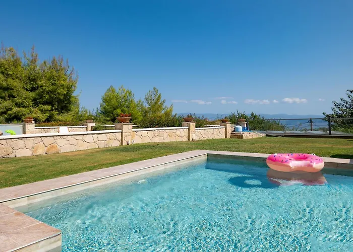 Villa Sunny Tria *