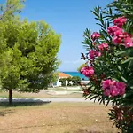 Sunny Tria Villa *