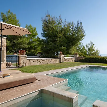 Sunny Tria Villa *