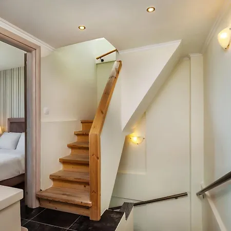 Sunny Tria Villa